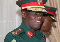 Jenerali Mabeyo awakutanisha Maafisa kwenye “Happy Hour”